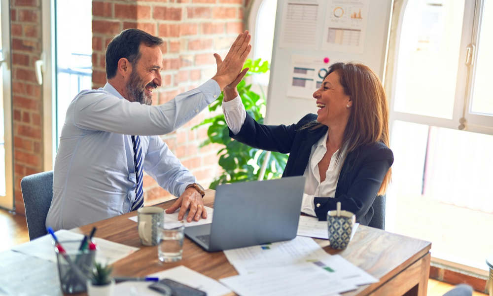 Las marcas ya no solo compiten por góndolas, sino por algoritmos: estudio de EY sobre ventas y marketing