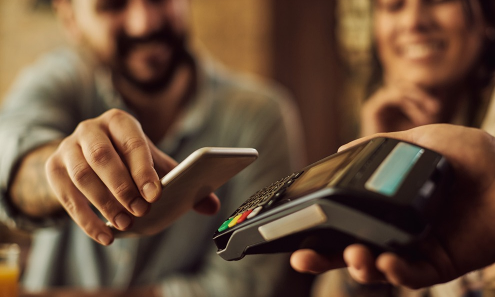 Los pros y contras de perseguir una economía cashless en Colombia: Desafíos de inclusión y resiliencia sistémica